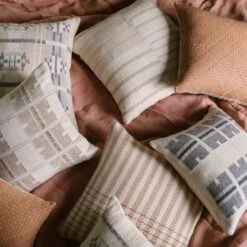 Agata Pillow -US Home Sales 2024 Agata Pillow Navy 4