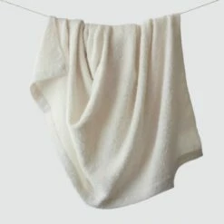 Catalina Boucle Throw - Ivory