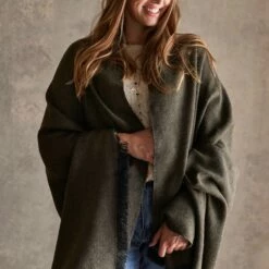 La Calle Alpaca Throw -US Home Sales 2024 La Calle Alpaca Throw Olive 16