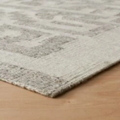 La Casica Handwoven Accent Rug -US Home Sales 2024 La Casica Flatweave Accent Rug 4