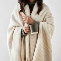 La Leña Luxe Alpaca Throw -US Home Sales 2024 La Lena Throw Sand 12 5b5b46e4 05bb 4662 889d fe4c678167dd