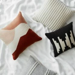 Las Artes Pillow -US Home Sales 2024 Las Artes Pillow 9